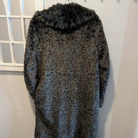 Golden by TNA Moorhouse Faux Fur Coat - Picture 2 of 6